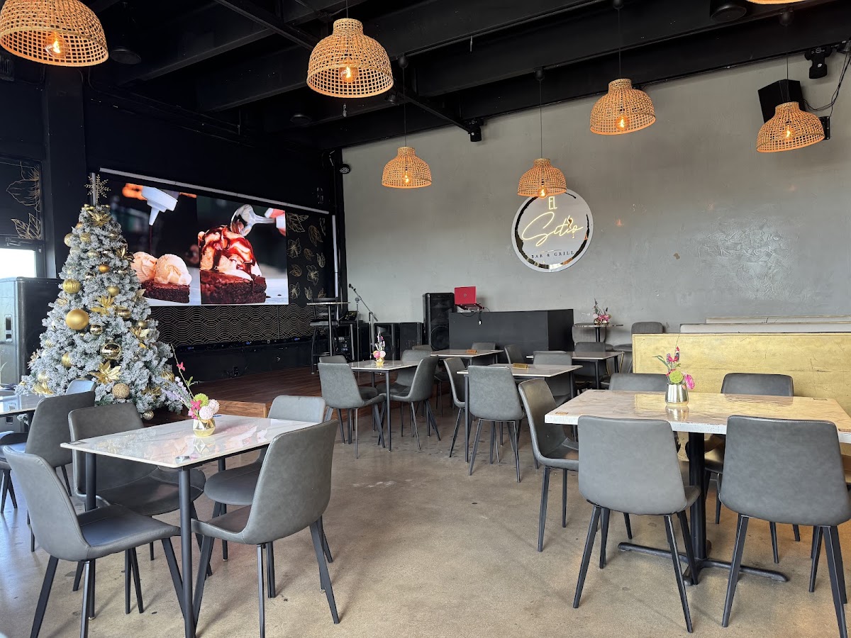 El Sitio Bar & Grill